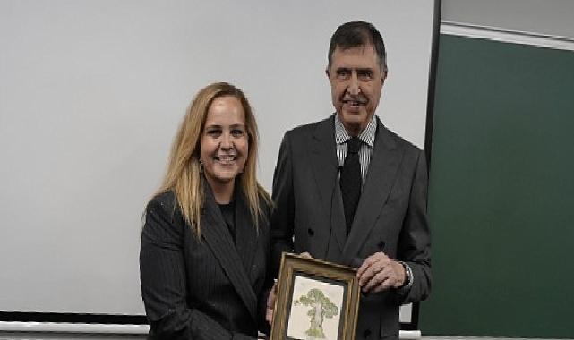 Geleceğin Profesyonelleri, Ahmet Pura ile “Hayat Güneşli Bir Sağanak” Konferansı’nda Bir Ortaya Geldi