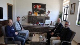 Geyve Belediye Başkanı Selçuk Yıldız’dan Okullara Moral Ziyareti: Öğretmenlere Gül, Öğrencilere Muvaffakiyet Dileği