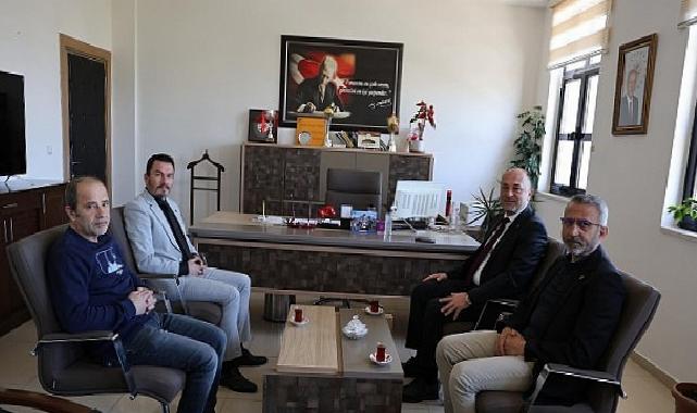 Geyve Belediye Başkanı Selçuk Yıldız’dan Okullara Moral Ziyareti: Öğretmenlere Gül, Öğrencilere Muvaffakiyet Dileği