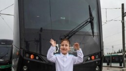 Hayal etti, 6 yaşında vatman oldu