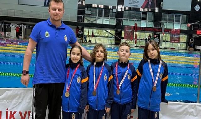 İnegöl Belediyespor Yüzme Ekibinden 18 Madalyalık Gurur