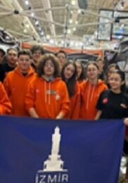 İzmirli gençlerden memleketler arası arenada teknoloji zaferi