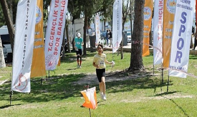 Karşıyaka’da oryantiring rüzgarı: Bayram coşkusu sporla taçlandı!