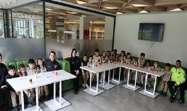 Kartepe Kütüphanesi’nde Manalı Polis Haftası Kutlaması