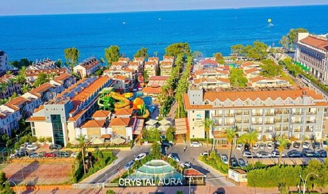 Kemer’de Etraf Hassaslığı Mükafatla Taçlandı: Crystal Aura Aqua Collection’a Manalı Plaket