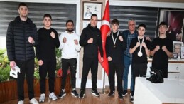 Kick Boks atletleri muvaffakiyetlerini Lider Topaloğlu ile paylaştı