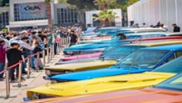 Klasik Araba Standı ziyaretçilerini vakit seyahatine çıkardı