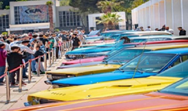 Klasik Araba Standı ziyaretçilerini vakit seyahatine çıkardı