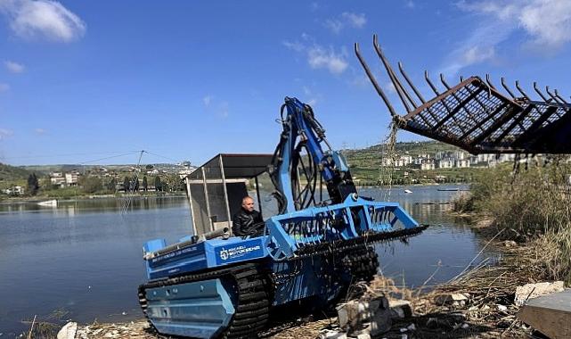 Kocaeli Büyükşehir Belediyesi, Gölkaypark’taki göleti temizledi