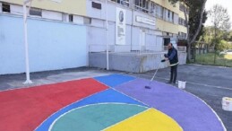 Konak’ta ‘renkli dokunuş’ okul bahçelerine de geldi