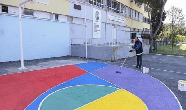 Konak’ta ‘renkli dokunuş’ okul bahçelerine de geldi