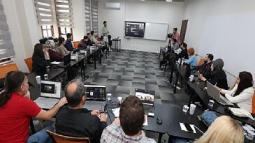 Konya Büyükşehir Çalışanına Yapay Zekâ Odaklı Eğitim Programı Düzenlendi