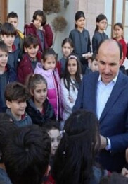 Lider Altay Taş Bina’yı Ziyaret Eden Öğrencilerle Buluştu