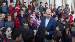 Lider Altay Taş Bina’yı Ziyaret Eden Öğrencilerle Buluştu