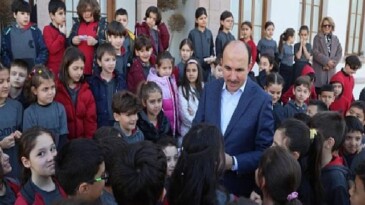 Lider Altay Taş Bina’yı Ziyaret Eden Öğrencilerle Buluştu