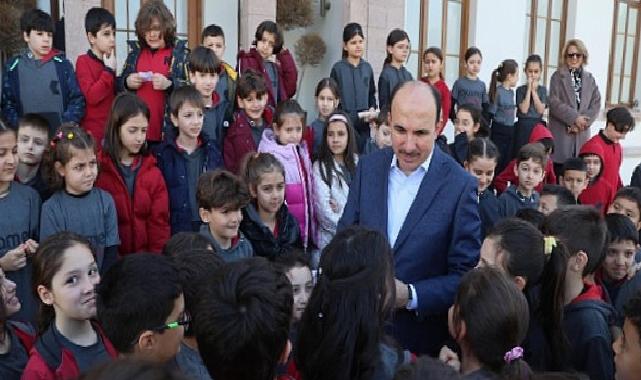 Lider Altay Taş Bina’yı Ziyaret Eden Öğrencilerle Buluştu