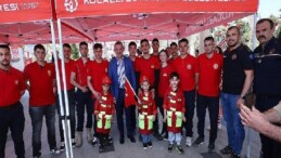 Lider Büyükakın’a çocuklardan sevgi seli