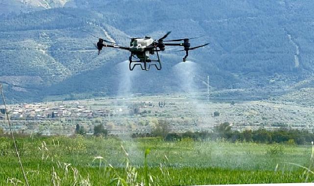 Lider Çerçioğlu’nun Tarıma ve Üreticilere Takviyeleri Sürüyor: Tarlalar Drone ile Fiyatsız Gübreleniyor