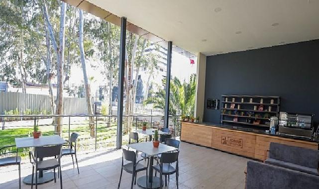 Lider Keyifli Ferdi Zeyrek Gençlik Merkezi’nde gençlerle buluştu