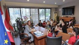 Lider Keyifli makamını çocuklara devretti