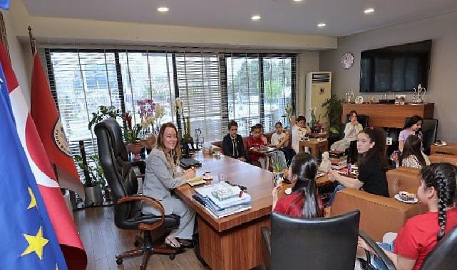 Lider Keyifli makamını çocuklara devretti