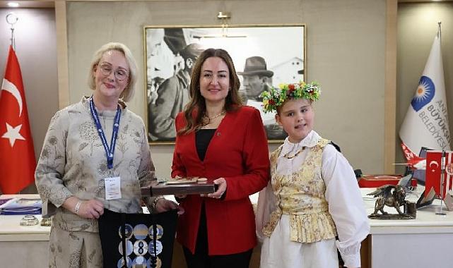 Lider Vekili Büşra Özdemir dünya çocuklarını ağırladı