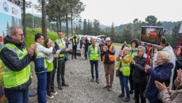 Maltepe’de, belediye-gönüllü iş birliğiyle ormanlık alan çöplerden arındırıldı