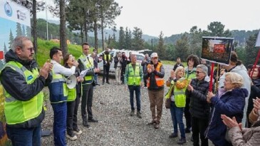 Maltepe’de, belediye-gönüllü iş birliğiyle ormanlık alan çöplerden arındırıldı