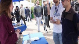 Meslek Günü’nde öğrenciler firmalarla bir ortaya geldi