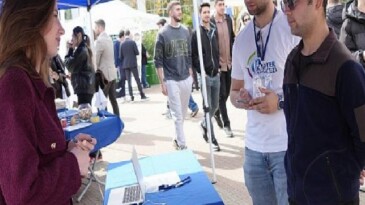 Meslek Günü’nde öğrenciler firmalarla bir ortaya geldi