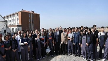 Milletvekili Baykan ve Lider Altay Lise Öğrencileriyle Buluştu