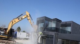 Nilüfer’de kaçak yapılar yıkıldı