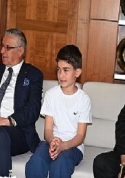 Öğrenciler Başkanlık koltuğuna oturdu