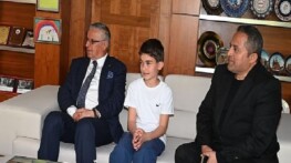 Öğrenciler Başkanlık koltuğuna oturdu