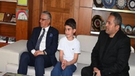 Öğrenciler Başkanlık koltuğuna oturdu