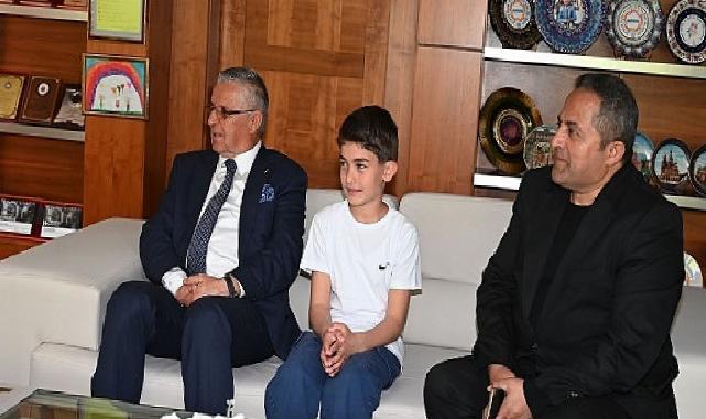 Öğrenciler Başkanlık koltuğuna oturdu