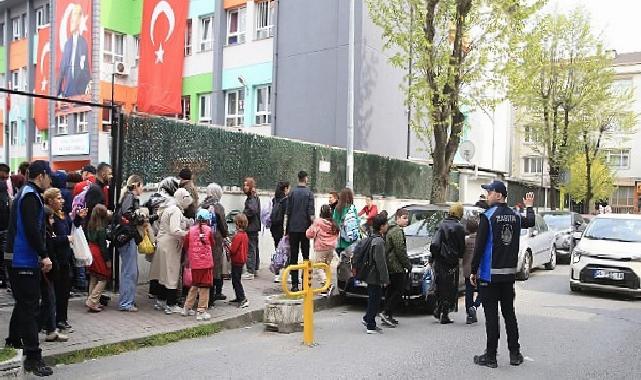 Öğrenciler için inançlı yol: Zabıta okul önlerinde vazifede