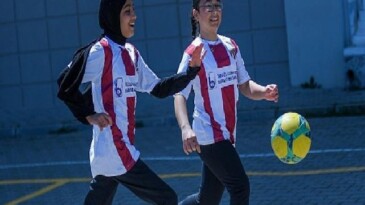 OSB Ortaokulunda 1.100 Öğrenciye İnegölspor Forması Dağıtıldı