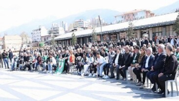 Osmangazi Meydanı’nda Bursaspor Coşkusu Tepe Yaptı