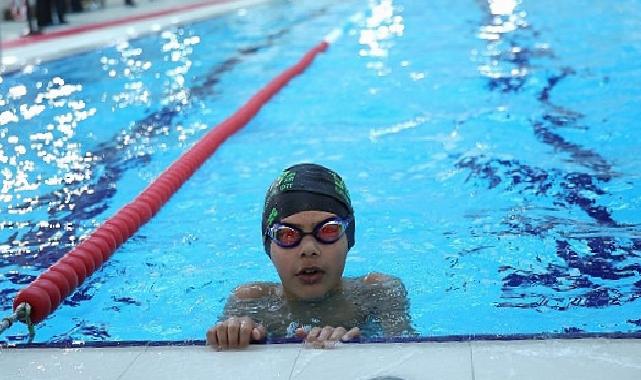 Osmangazi Yüzme Şenliği’nde Kazananlar Kupalarını Aldı