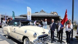 Osmangazi’de 13. Klasik Araba Tipi Rüzgarı Esti