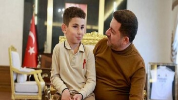 Rasim Lider, Minik Hayranını Belediyede Ağırladı