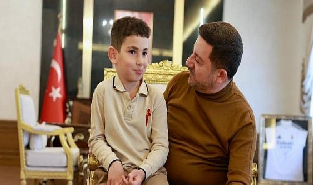 Rasim Lider, Minik Hayranını Belediyede Ağırladı