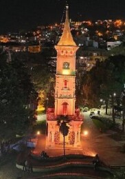 Saat Kulesi gündüz diğer gece diğer hoş