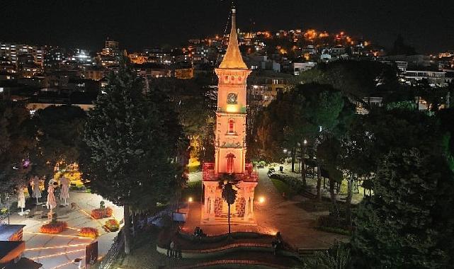 Saat Kulesi gündüz diğer gece diğer hoş