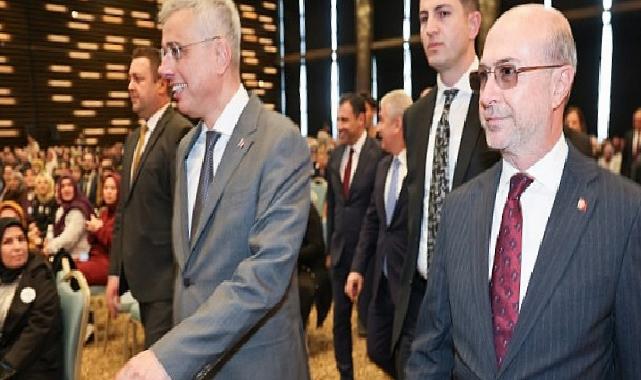 Sağlık Bakanı Memişoğlu Anne Baba Adayları ile “İlk Adım Ebe Gebe Okulu Aile Buluşması”nda Bir Ortaya Geldi