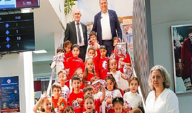 Seferihisar’da 23 Nisan coşkusu: Başkanlık koltuğu çocuklara emanet