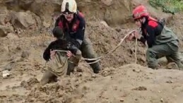 Torbalı’da çamura saplanan iki çocuğu itfaiye kurtardı