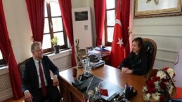Urla Belediye Başkanlığı Koltuğuna Türkiye’nin Seçilmiş İlk Çocuk Meclisi Başkanı Oturdu