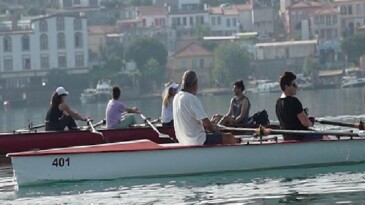 40 kadro ve 700 sportmen, dört gün boyunca Sarımsaklı’nın mavi sularında kürek çekecek